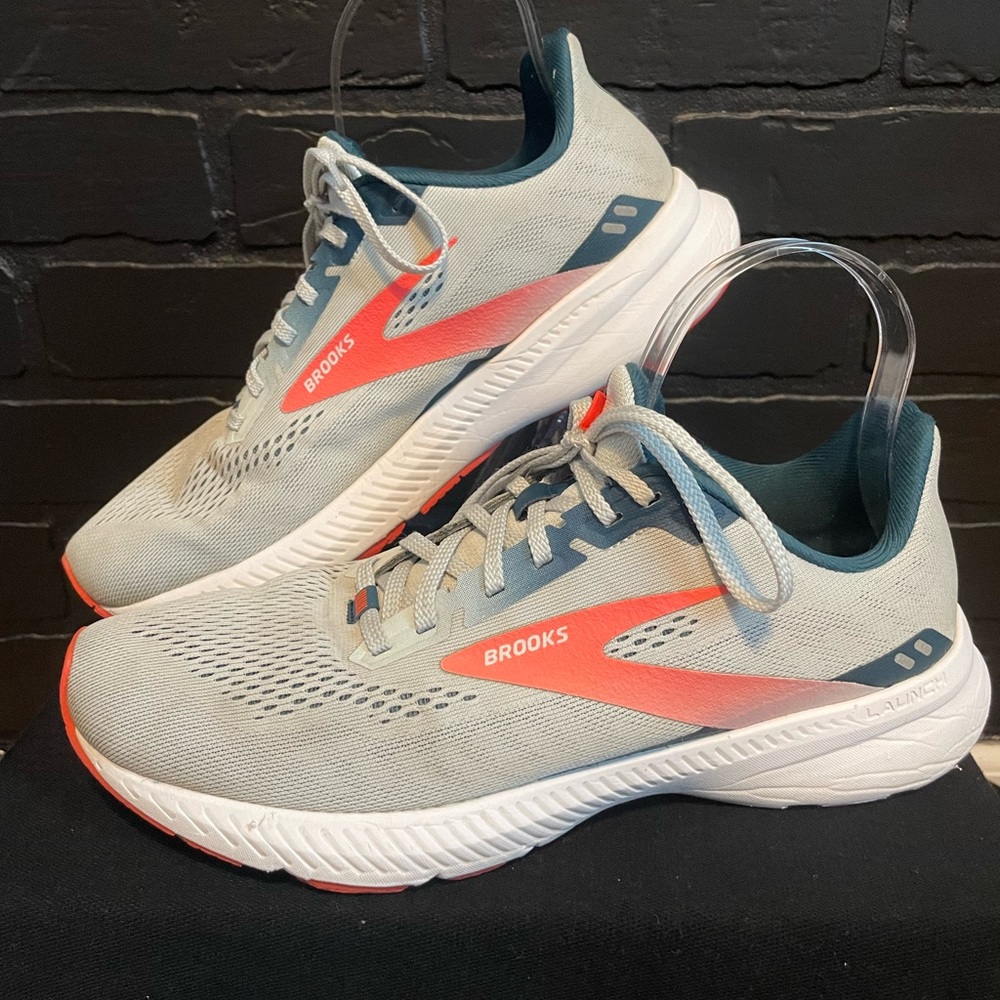 Brooks Launched 8 women’s size 10 running shoe